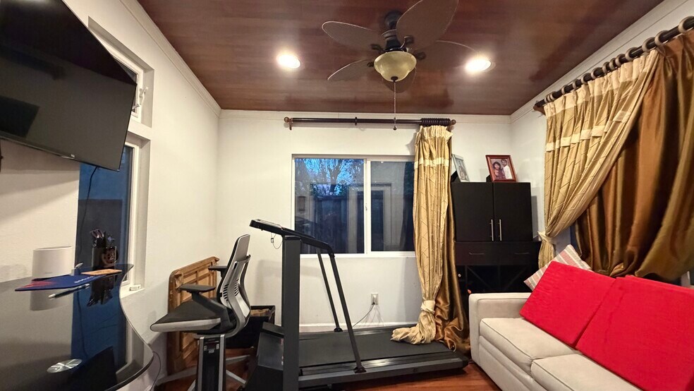 Building Photo - 5153 Aspen St