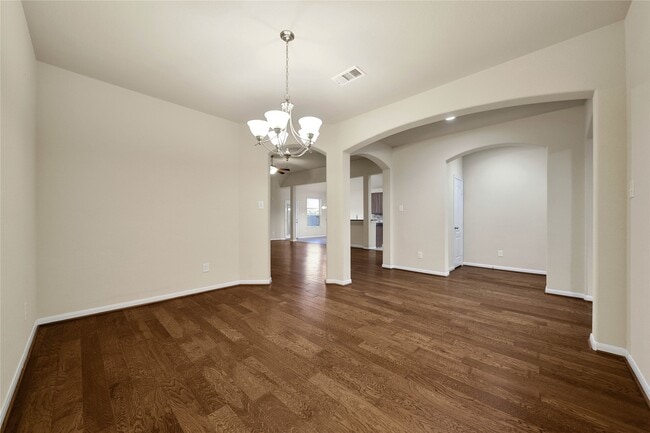 Building Photo - 25208 Forest Ledge Dr