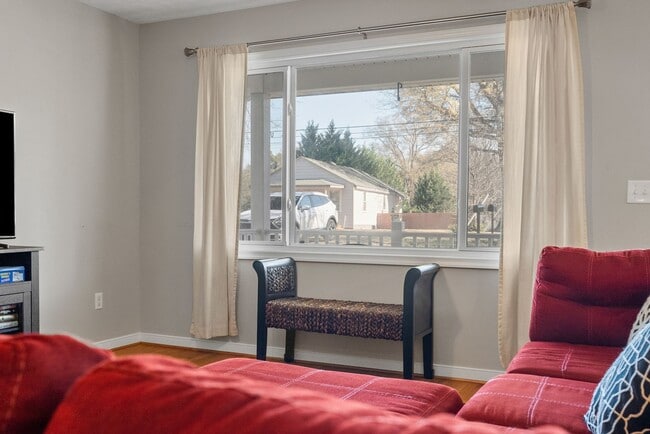 Building Photo - 3-Bedroom in Town of Farmville with One-Le...
