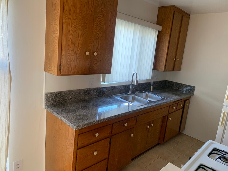 Building Photo - 1221 S Sherbourne Dr