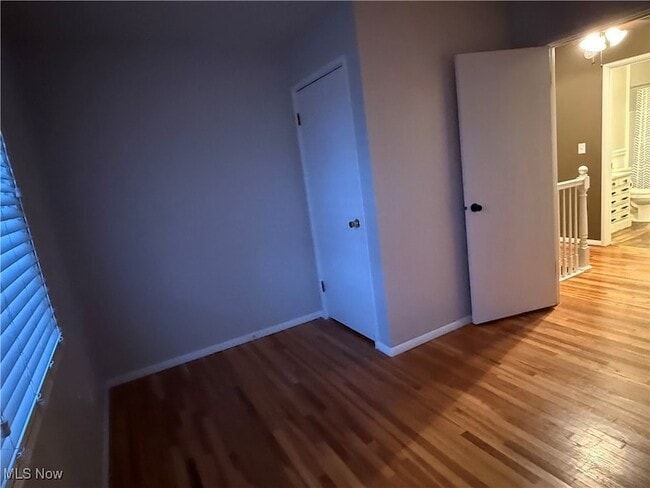 Building Photo - 195 Surrey Ln