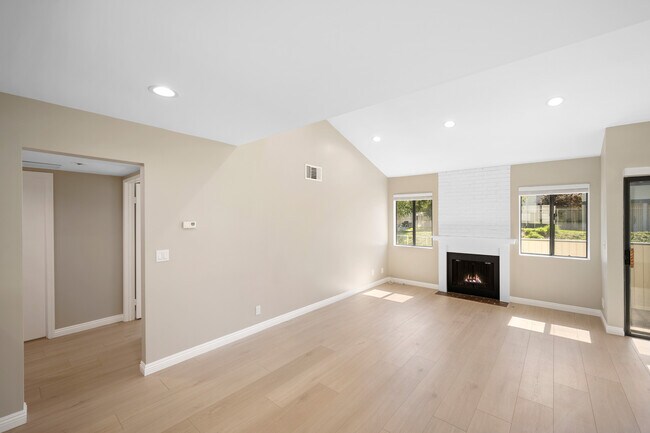 Building Photo - 10574 Sunland Blvd