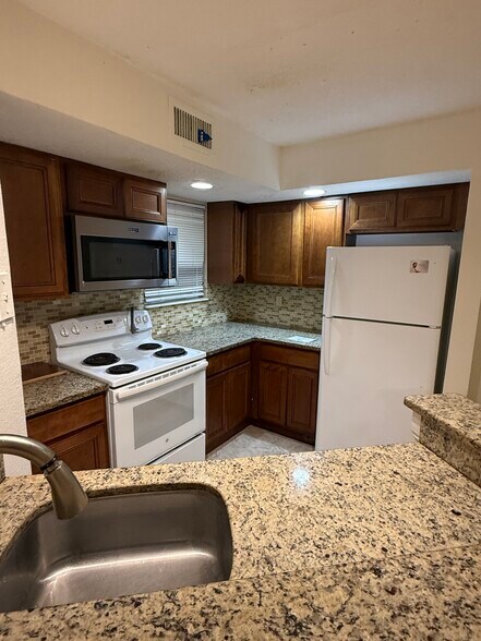 Building Photo - 5785 Gatlin Ave