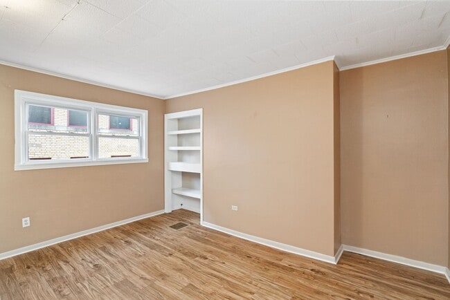 Building Photo - MOVE IN SPECIAL! SCORE HALF OFF 1ST MONTH'...