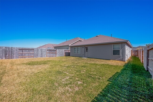 Building Photo - 18111 Robin Creek Dr
