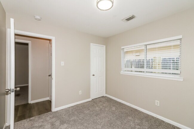 Building Photo - 21807 Cascade Hollow Ln