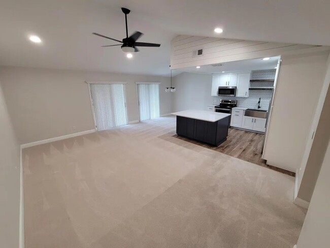 Building Photo - 5336 White Cliff Ln