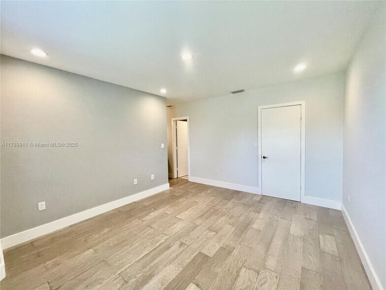 Building Photo - 11325 SW 9th Ct