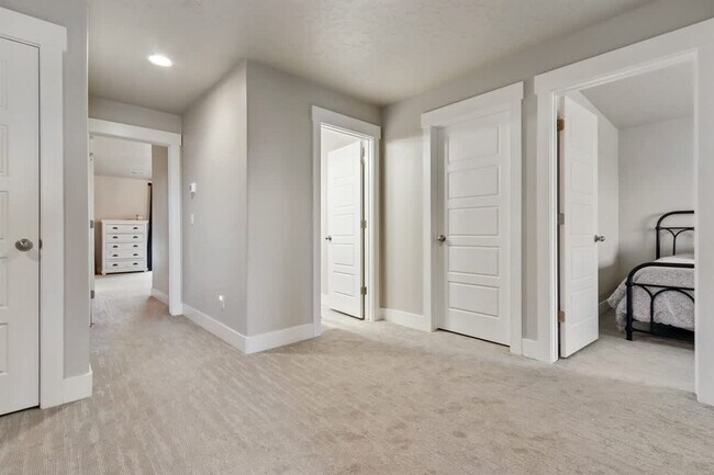 Building Photo - 5118 N Cunard Wy