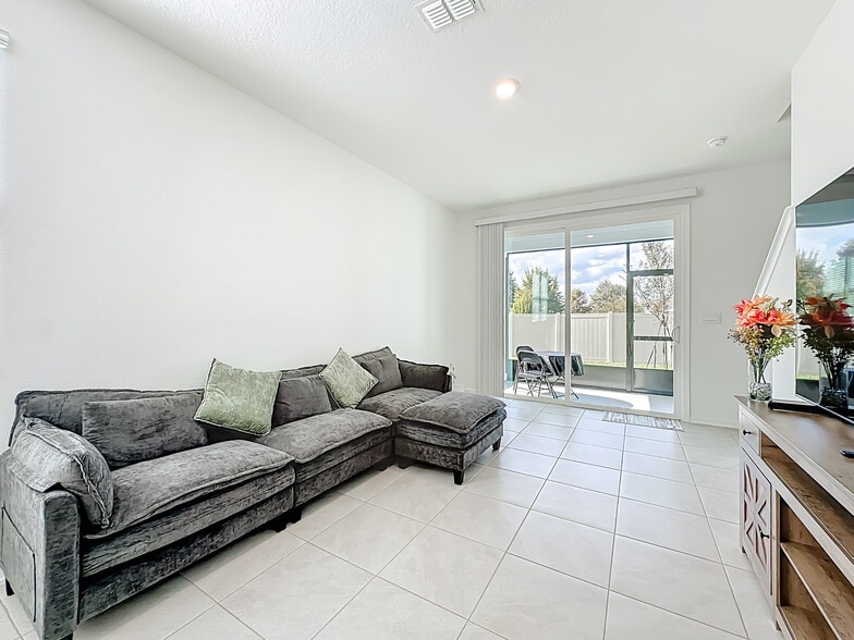 Building Photo - 53 Palmones St