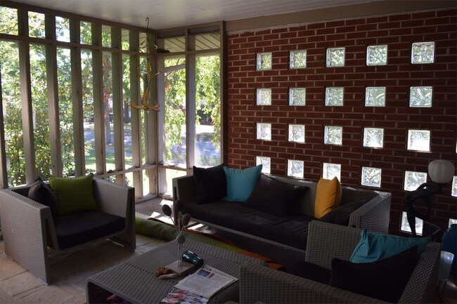 Building Photo - 301 Homan Ave