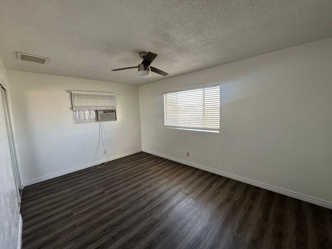 Building Photo - Rent This Beautiful 3-Bedroom Home with Se...