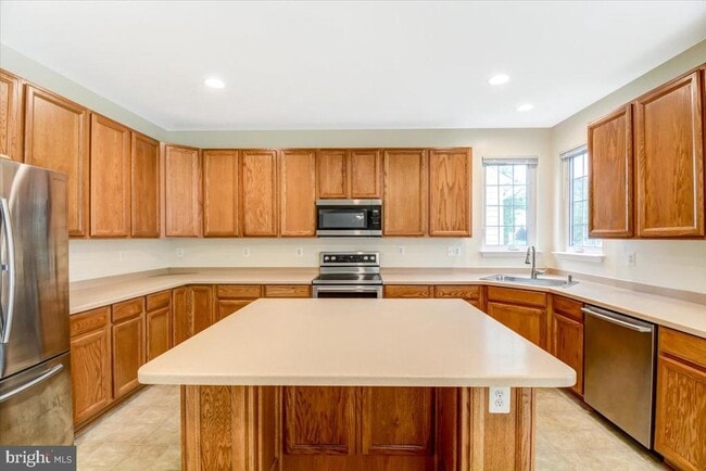 Building Photo - 240 Davis St