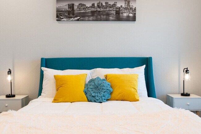 Building Photo - 3930 Westcliff Rd