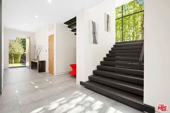 Building Photo - 853 N Kilkea Dr