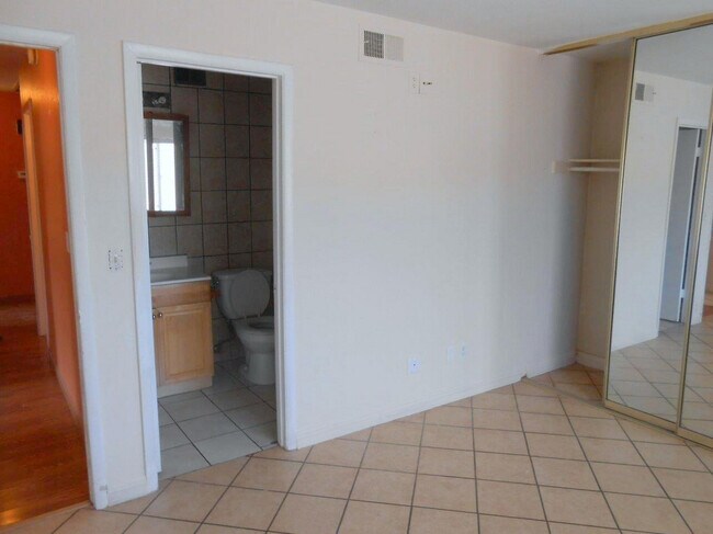 Building Photo - Spacious 1 story home in Spring Valley