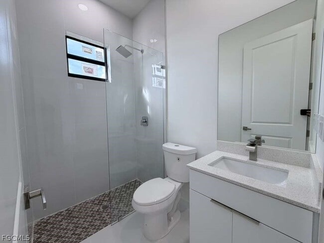 Building Photo - 477 Rayford St