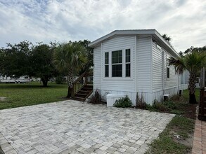 Building Photo - 11240 N Northwood Dr