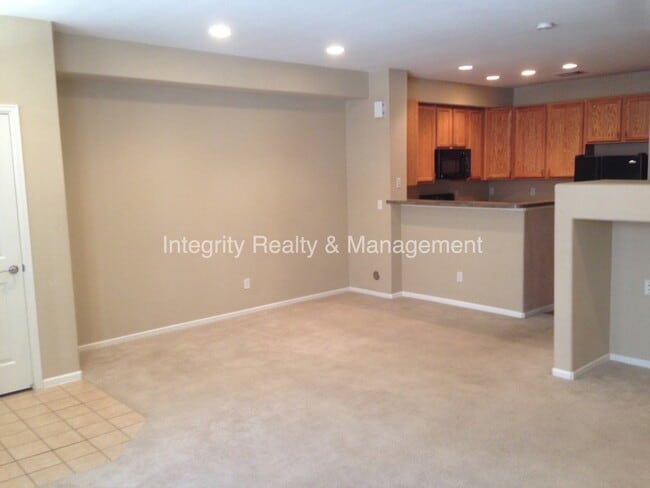 Building Photo - 1381 Royal Troon Dr
