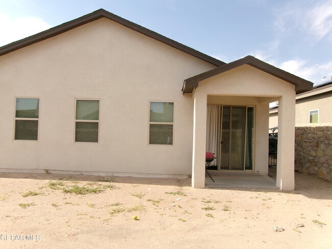 Building Photo - 748 C. Escondida