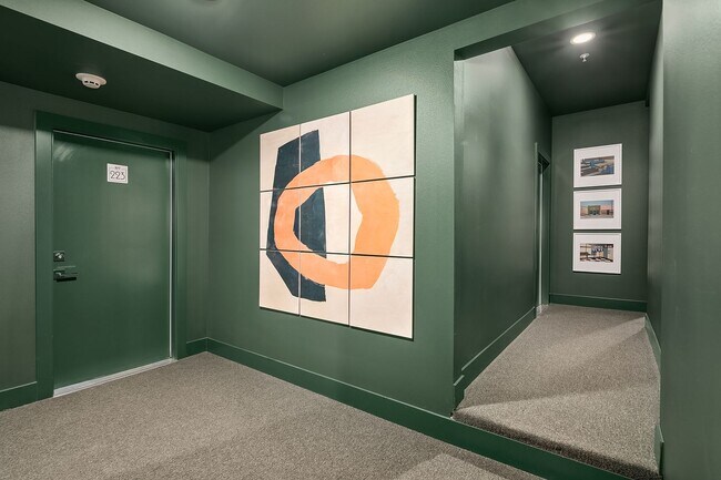 Building Photo - Roost on 17th - Rooming House