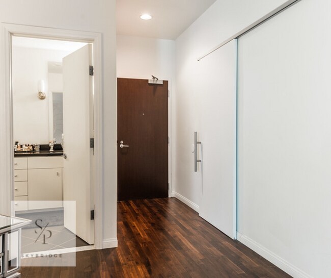 Building Photo - "Luxurious 2-Bedroom Furnished Condo with Scenic Views & Pool at 1100 Wilshire!"