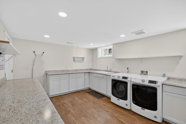 Building Photo - Stunning 4 bed + office, 4 bath rental home in Damascus!