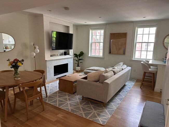 Primary Photo - 13 Melrose St