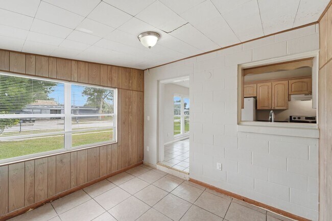 Building Photo - Charming & Spacious 2-Bedroom Home with Modern Finishes and Outdoor Living at 793 Crawford St, De...