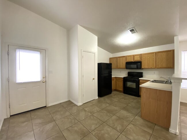 Building Photo - 3BR/2Bath in Rio Rancho