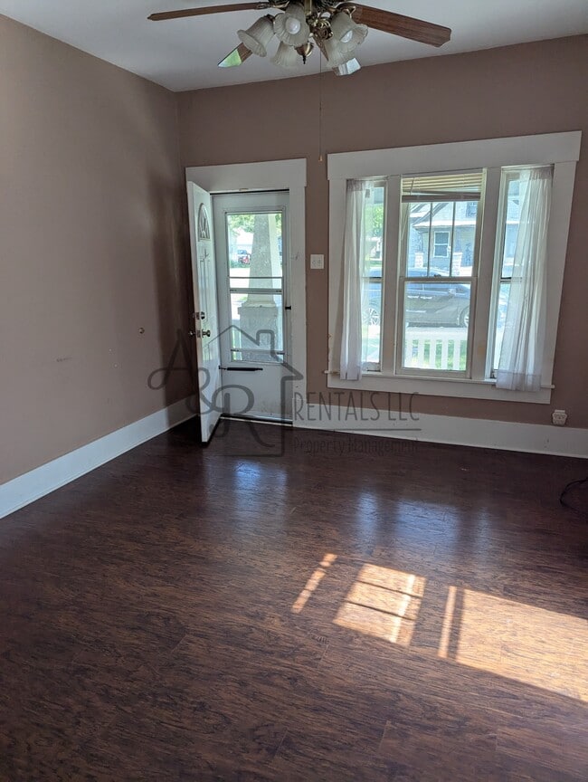 Building Photo - 115 W Monroe St