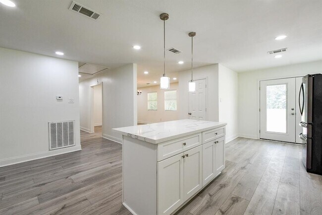 Building Photo - 527 FM 787