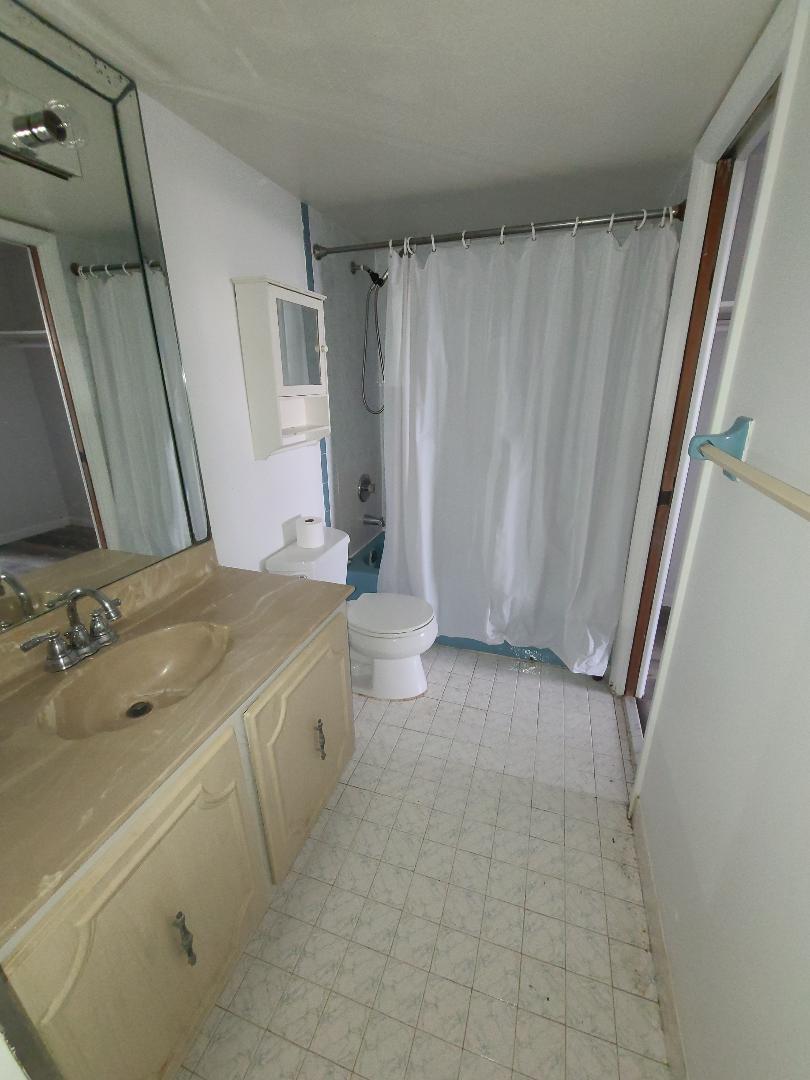 Building Photo - 8950 NE 8th Ave