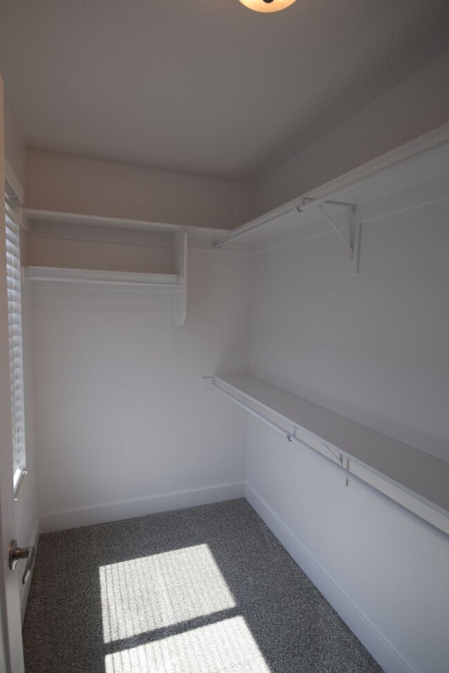 Building Photo - Charming 3 Bed 2.5 Bath Townhome in Murray!!!