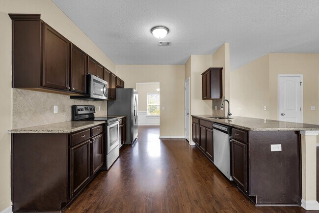 Building Photo - AVAILABLE MAY 2025 [NO PETS PREFERRED: x1 ...