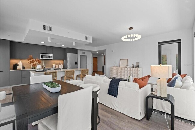 Building Photo - 1991 Main St