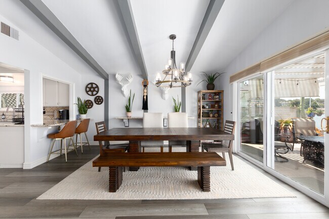 Building Photo - 1408 La Plaza Dr