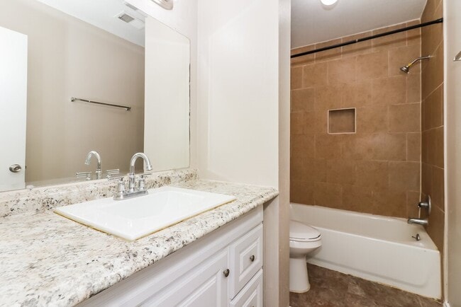 Building Photo - 15306 Evergreen Pl Dr