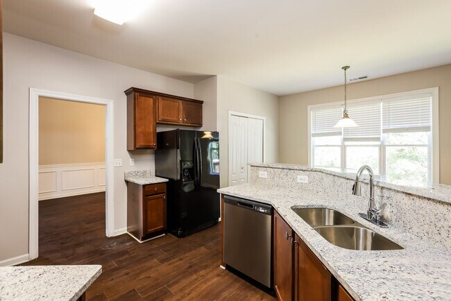 Building Photo - 3302 Southerland Ct