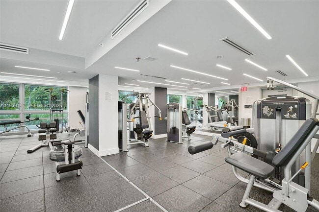 Building Photo - 1541 Brickell Ave