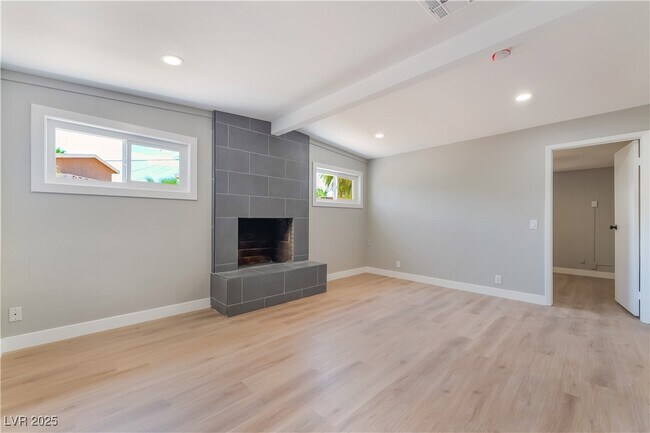 Building Photo - 2749 Del Mar Pl