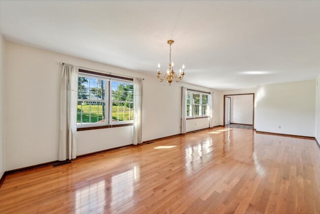 Building Photo - 3BD/2.5BA Rancher in Kennett Square Borough!