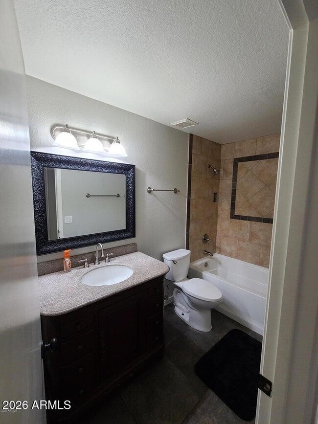 Building Photo - 2324 E Browning Pl