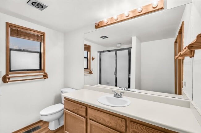 Building Photo - 3Bd/2Ba Issaquah Condo