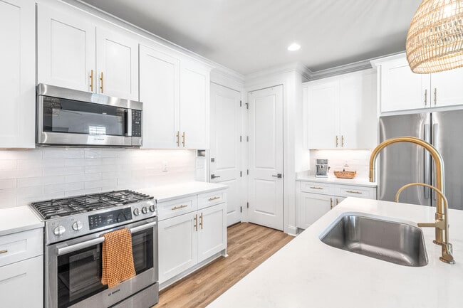 Building Photo - 229 Windrow Way