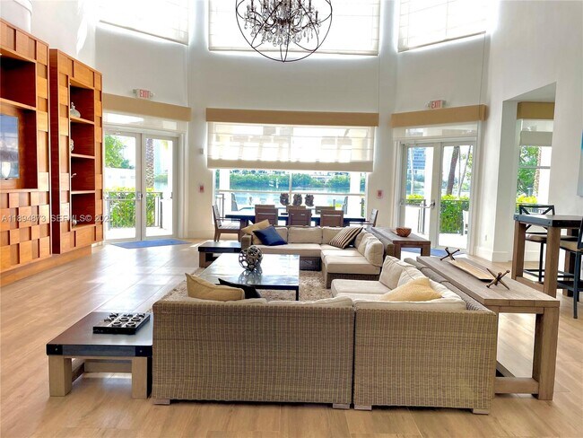 Building Photo - 3255 NE 184th St