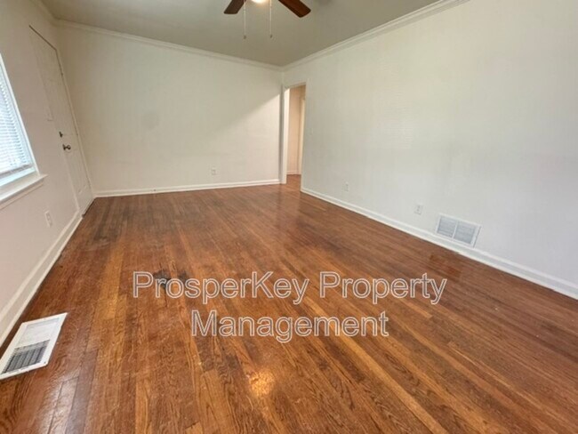 Building Photo - 340 Adelle St SE