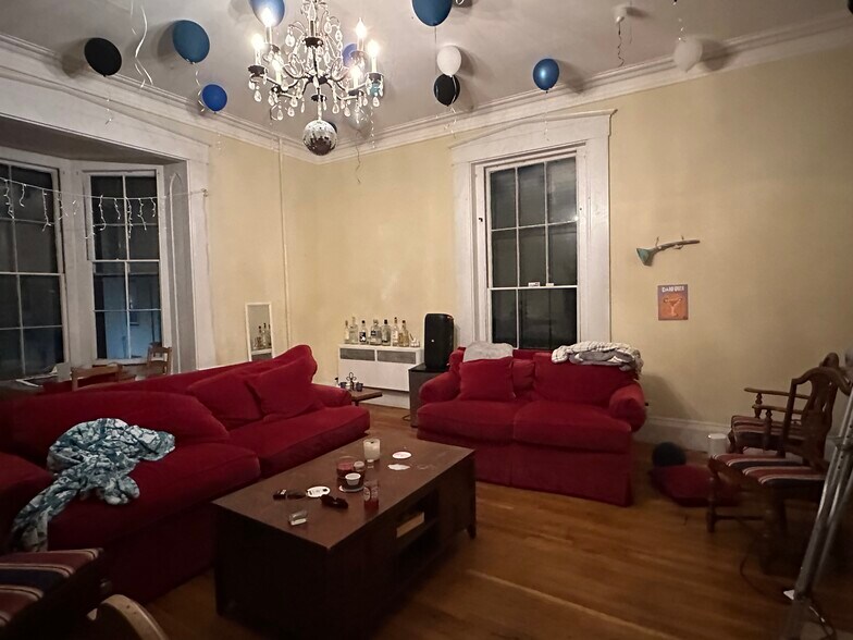 Building Photo - 139 Hillside St