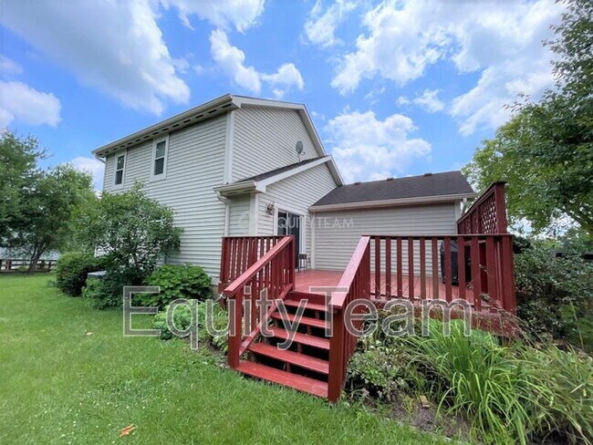 Building Photo - 9400 White Pine Dr