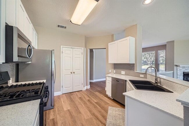 Building Photo - 15013 Doria Dr